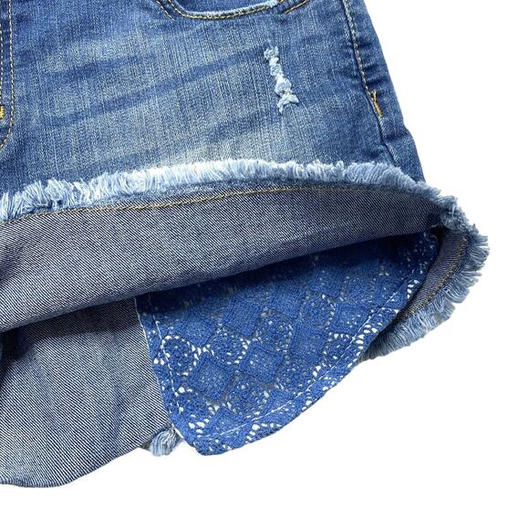 BONGO Peekaboo Pocket Denim Cutoff Shorts Size 7 Raw Hem Blue Lace Boho Midrise - Picture 3 of 8